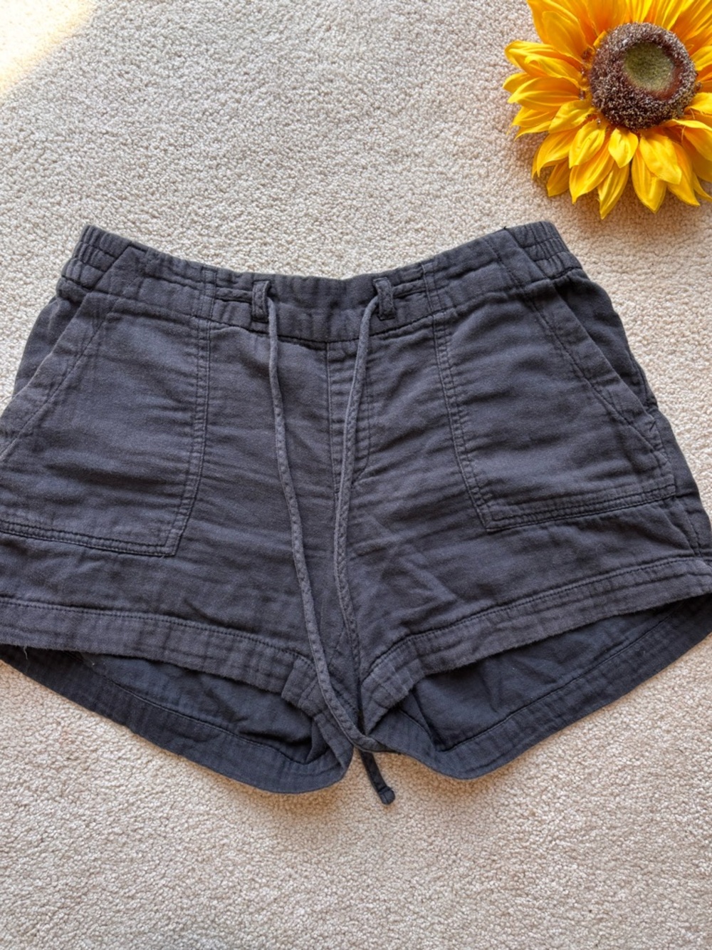 Old Navy Gray Casual Shorts Size M Elastic Waist Drawstring Soft Cotton Summe